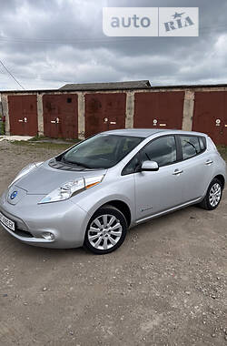 Хэтчбек Nissan Leaf 2015 в Ивано-Франковске