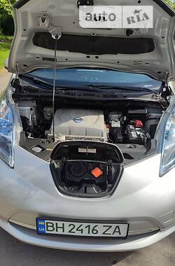 Хэтчбек Nissan Leaf 2014 в Калиновке