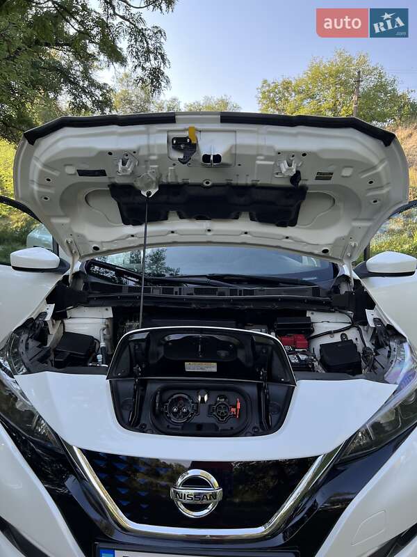 Хэтчбек Nissan Leaf 2018 в Кривом Роге