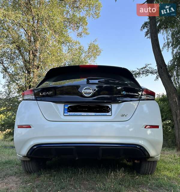 Хэтчбек Nissan Leaf 2018 в Кривом Роге