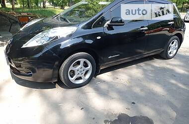 Хэтчбек Nissan Leaf 2013 в 