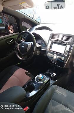 Хэтчбек Nissan Leaf 2013 в 