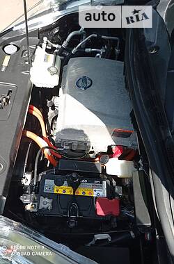 Хэтчбек Nissan Leaf 2013 в 