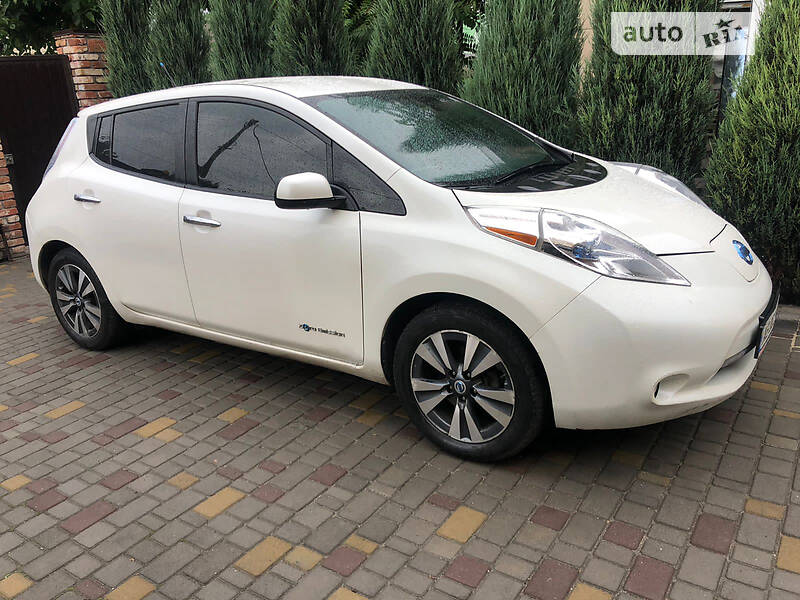 Хэтчбек Nissan Leaf 2013 в Днепре