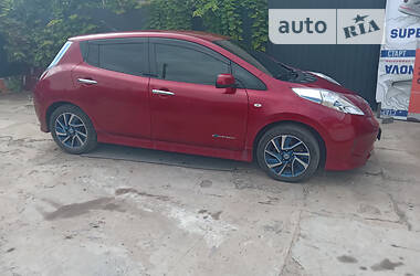 Хэтчбек Nissan Leaf 2014 в 