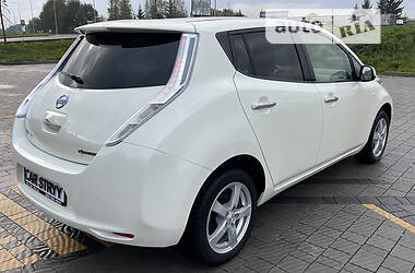 Хэтчбек Nissan Leaf 2012 в Стрые