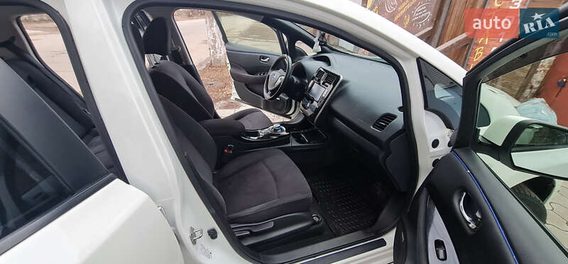 Хетчбек Nissan Leaf 2015 в Дніпрі фото 9 Хетчбек Nissan Leaf 2015 в Дніпрі