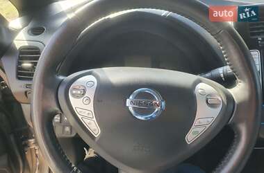 Хэтчбек Nissan Leaf 2016 в 