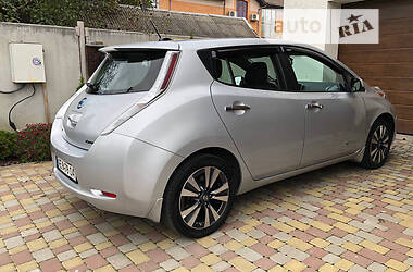Хетчбек Nissan Leaf 2016 в Дніпрі
