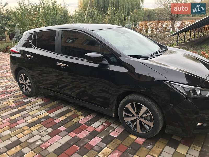 Хэтчбек Nissan Leaf 2019 в Млинове