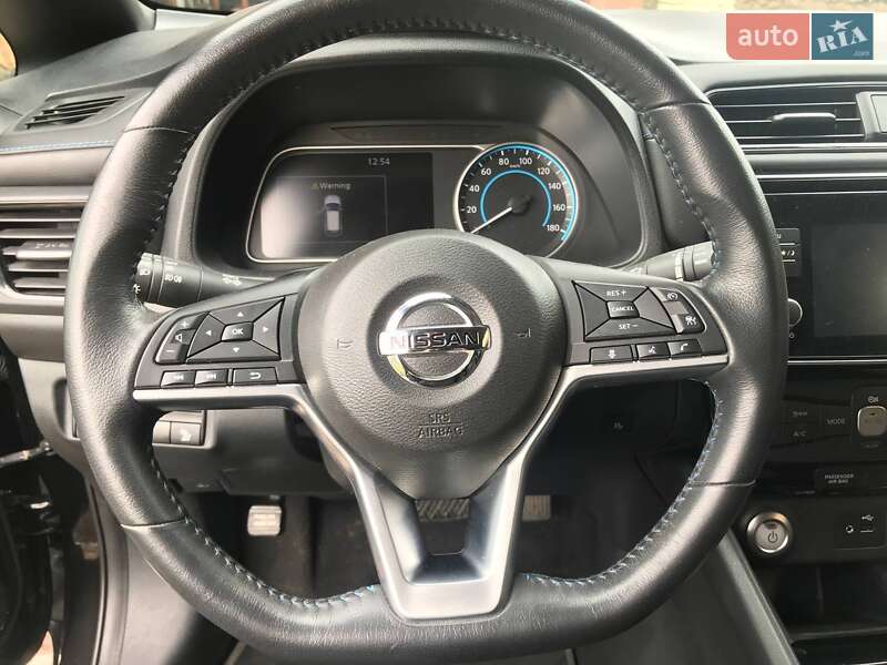 Хэтчбек Nissan Leaf 2019 в Млинове