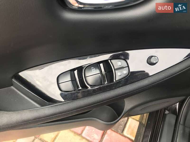 Хэтчбек Nissan Leaf 2019 в Млинове