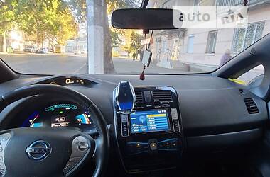 Хэтчбек Nissan Leaf 2014 в 