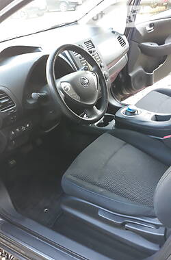 Хетчбек Nissan Leaf 2014 в 