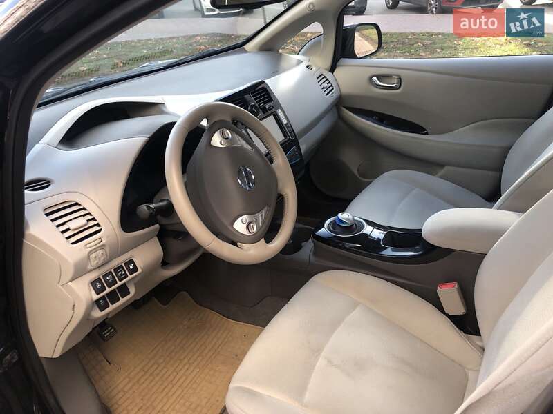Хэтчбек Nissan Leaf 2015 в Киеве