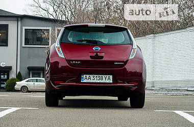 Хэтчбек Nissan Leaf 2015 в Киеве