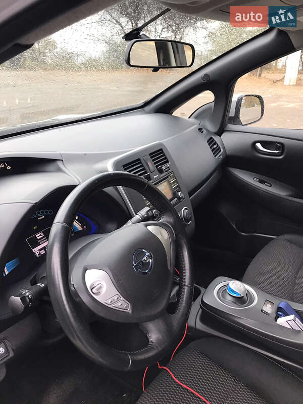 Хэтчбек Nissan Leaf 2013 в Измаиле