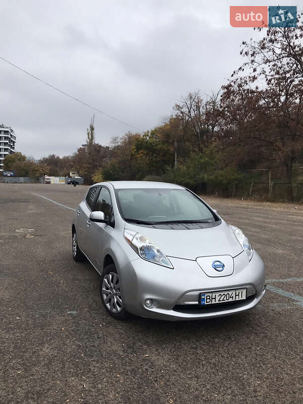 Хэтчбек Nissan Leaf 2013 в Измаиле