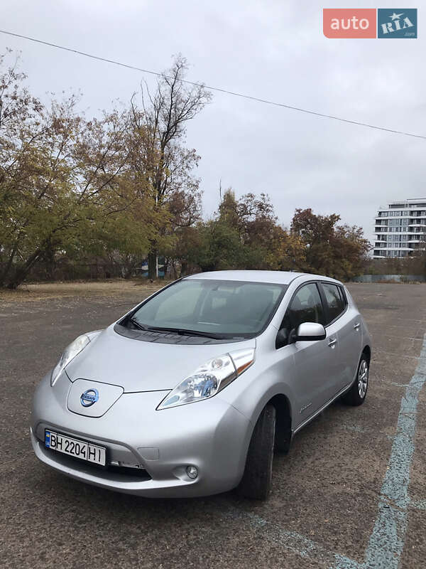 Хэтчбек Nissan Leaf 2013 в Измаиле