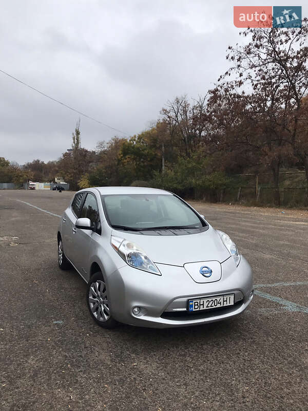 Хэтчбек Nissan Leaf 2013 в Измаиле