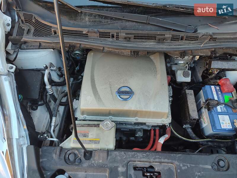 Хетчбек Nissan Leaf 2015 в Чернівцях