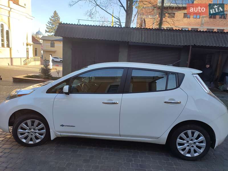 Хетчбек Nissan Leaf 2015 в Чернівцях