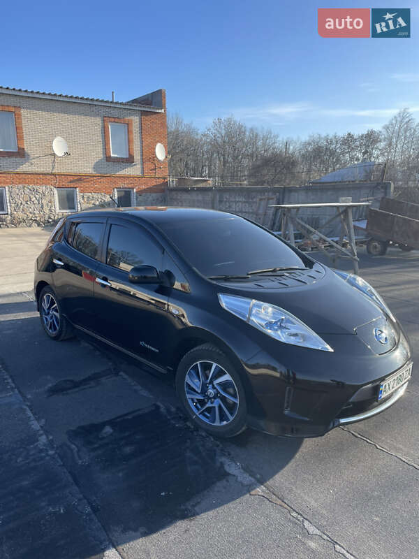 Хэтчбек Nissan Leaf 2015 в Богодухове