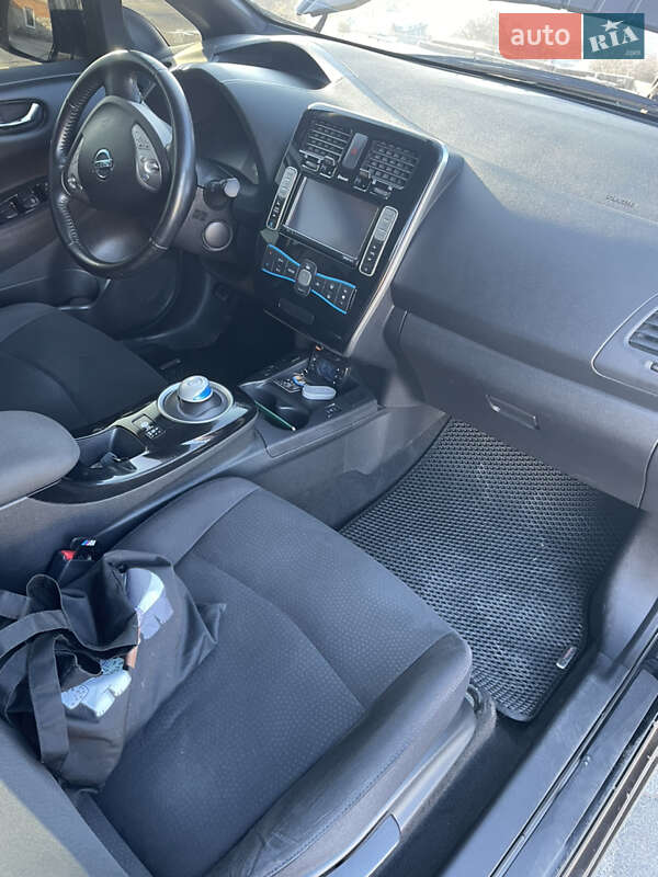 Хэтчбек Nissan Leaf 2015 в Богодухове