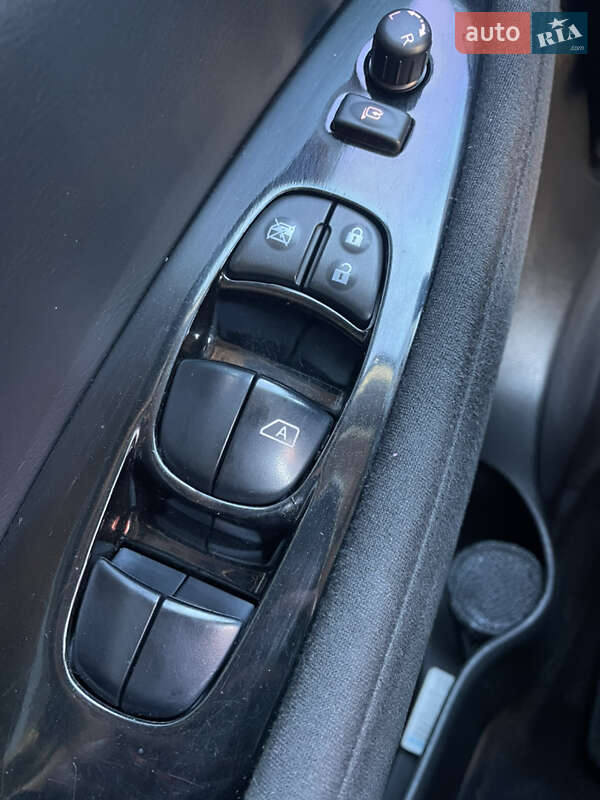 Хэтчбек Nissan Leaf 2015 в Богодухове