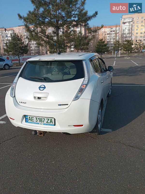 Хэтчбек Nissan Leaf 2013 в Николаеве