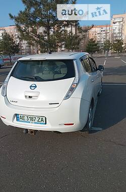 Хэтчбек Nissan Leaf 2013 в Николаеве
