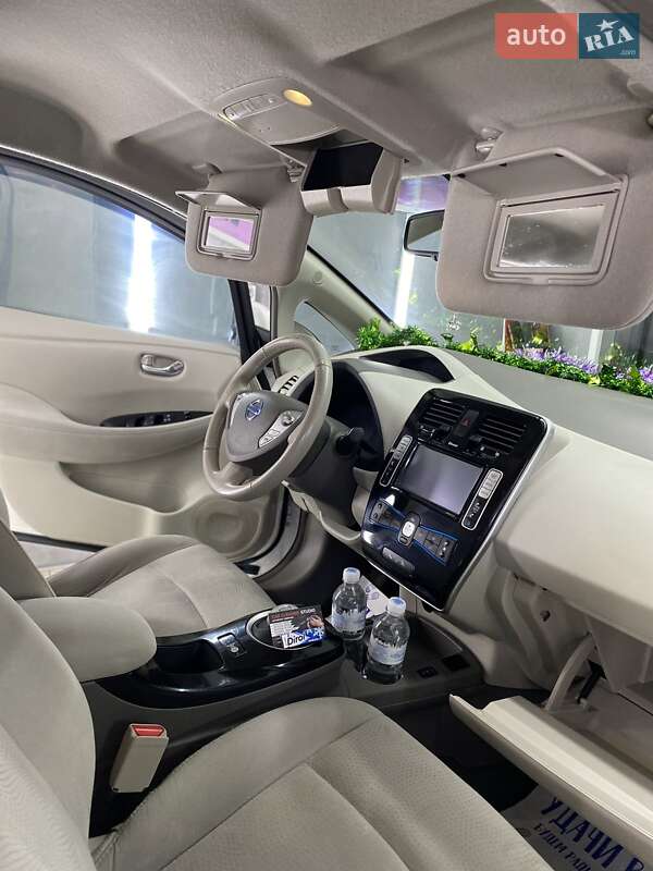 Хэтчбек Nissan Leaf 2013 в Николаеве