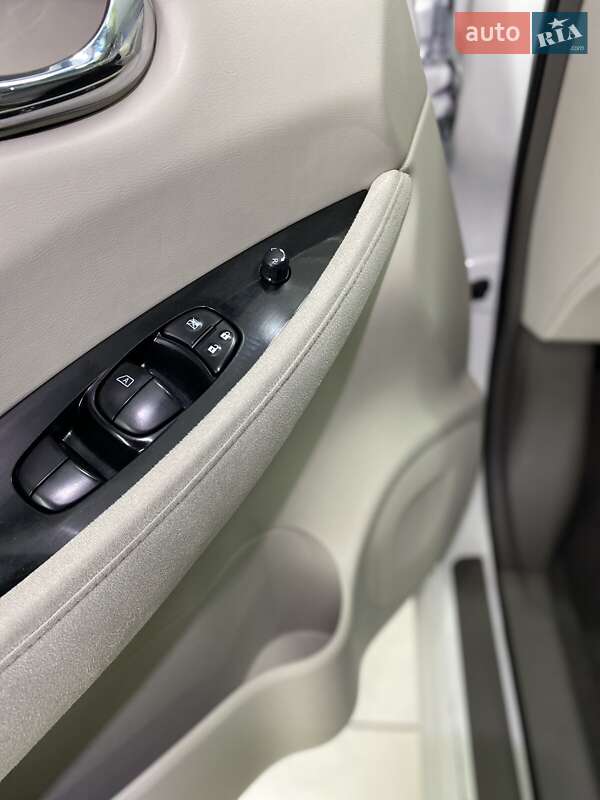 Хэтчбек Nissan Leaf 2013 в Николаеве