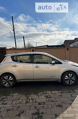 Хэтчбек Nissan Leaf 2016 в 