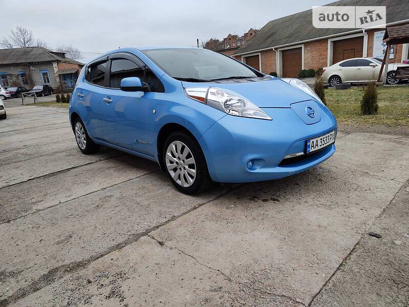 Хэтчбек Nissan Leaf 2015 в Зенькове