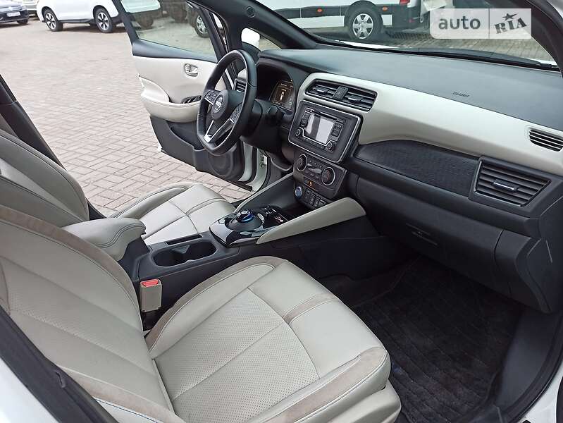Хетчбек Nissan Leaf 2019 в Дніпрі