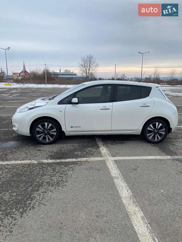 Хэтчбек Nissan Leaf 2016 в Черновцах