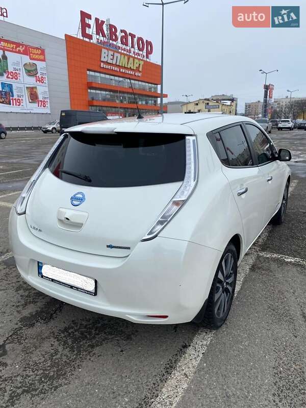 Хэтчбек Nissan Leaf 2016 в Черновцах