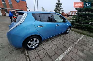 Хэтчбек Nissan Leaf 2011 в 