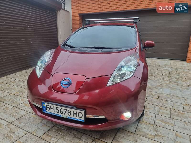 Хэтчбек Nissan Leaf 2013 в Одессе