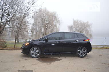 Хэтчбек Nissan Leaf 2018 в 