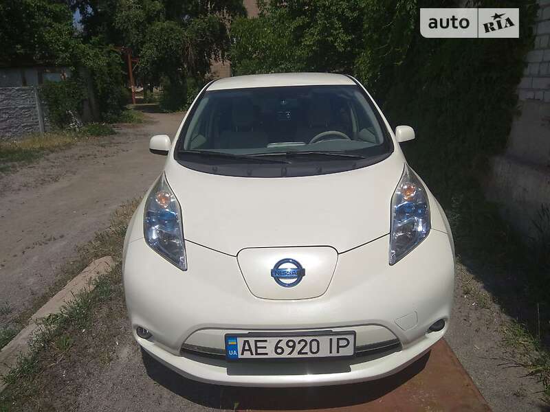 Хетчбек Nissan Leaf 2012 в Дніпрі