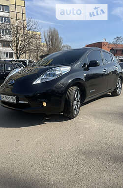 Хэтчбек Nissan Leaf 2014 в 