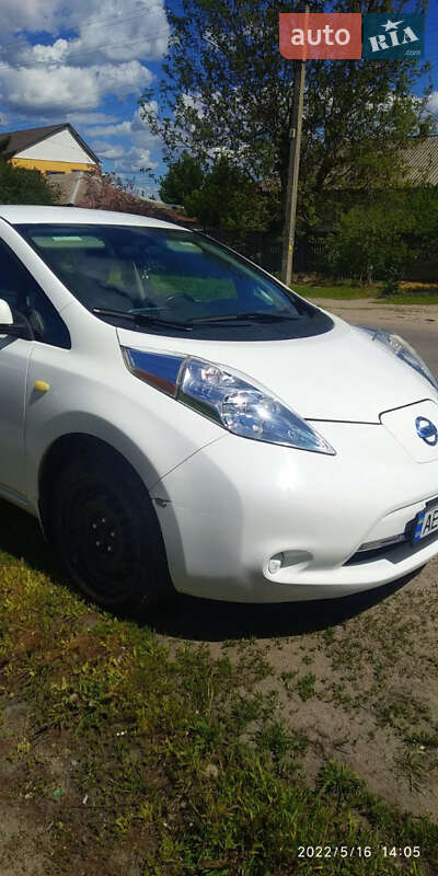 Хетчбек Nissan Leaf 2014 в Дніпрі