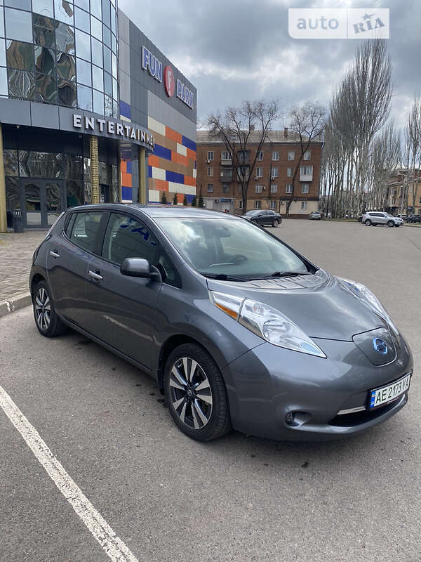 Хэтчбек Nissan Leaf 2017 в Кривом Роге