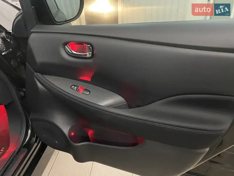Хэтчбек Nissan Leaf 2021 в 