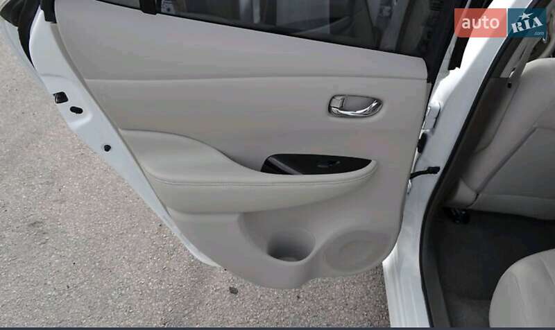 Хэтчбек Nissan Leaf 2013 в Днепре