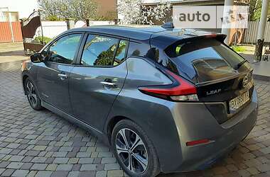 Хэтчбек Nissan Leaf 2017 в 