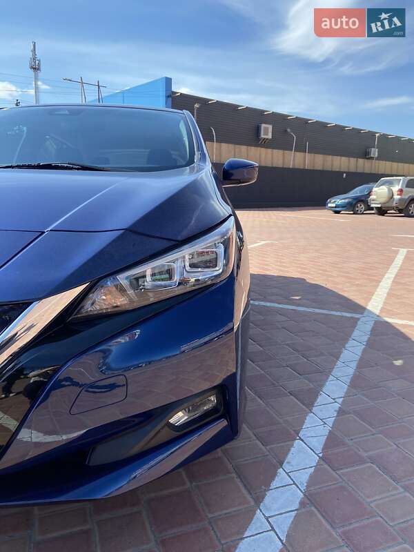 Хэтчбек Nissan Leaf 2019 в 