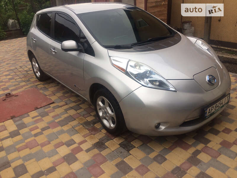 Хэтчбек Nissan Leaf 2013 в Запорожье